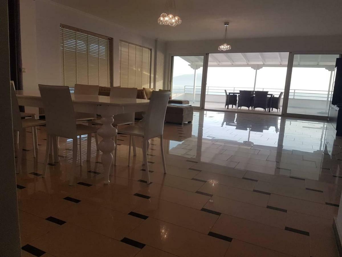 Sea Front Penthouse Apartman Saranda Kültér fotó