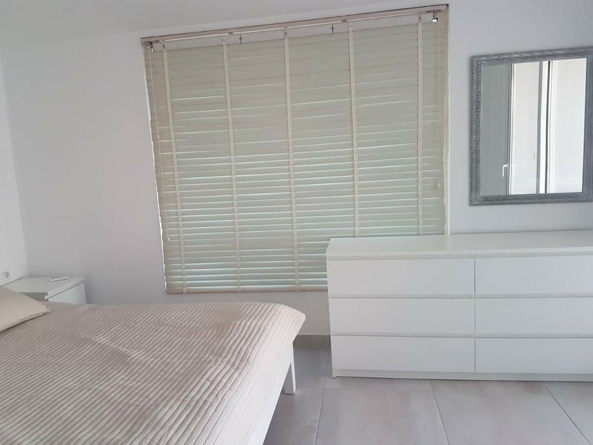 Sea Front Penthouse Apartman Saranda Kültér fotó