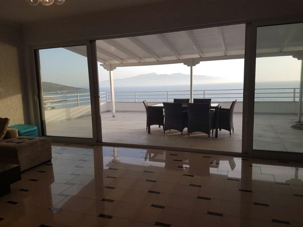 Sea Front Penthouse Apartman Saranda Kültér fotó